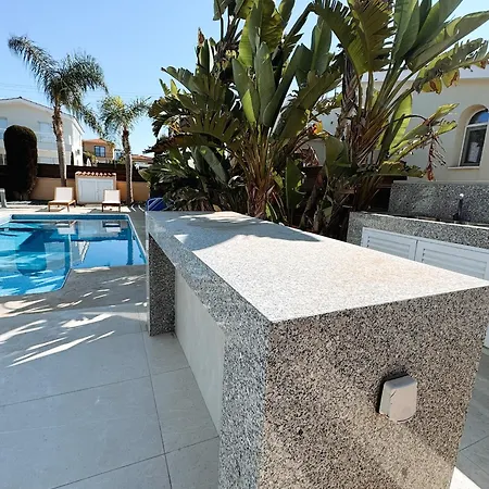 Luxurious Sea View Villa *