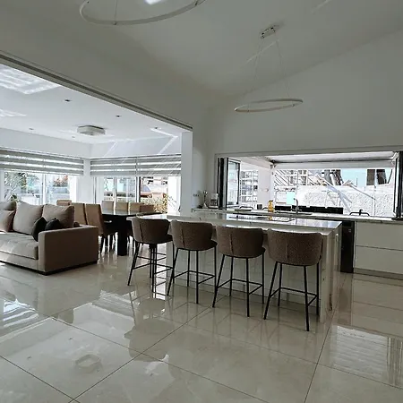 Luxurious Sea View Klorakas