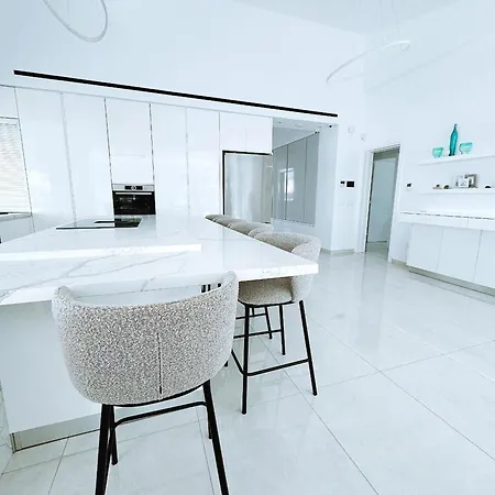 Luxurious Sea View Klorakas