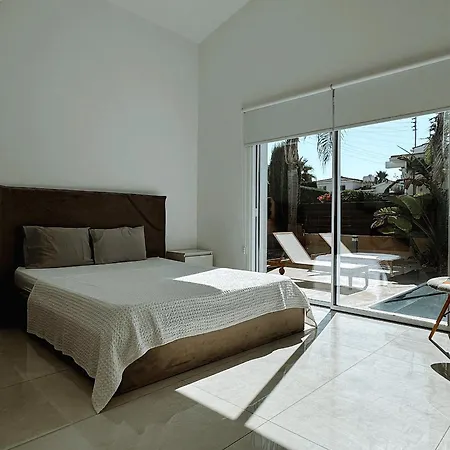 Luxurious Sea View Klorakas