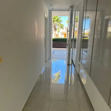 Luxurious Sea View فيلة