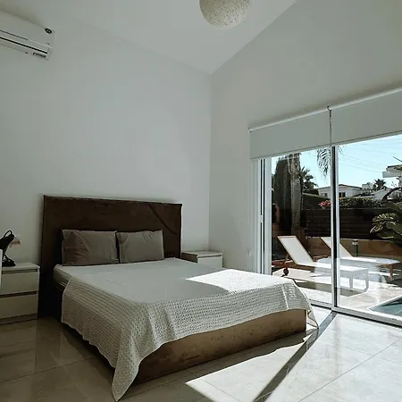 Luxurious Sea View فيلة