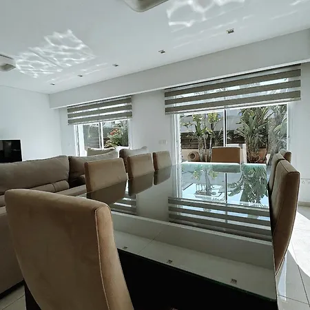 Luxurious Sea View فيلة *